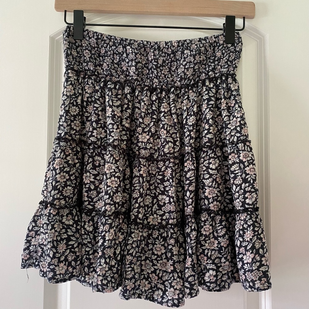 American Eagle Black and White Bubble Mini Skirt